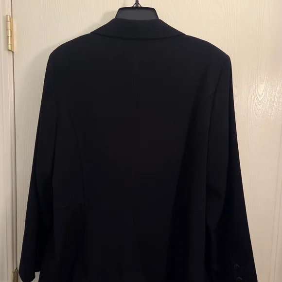 Investments Classic Black Blazer - Picture 4 of 8